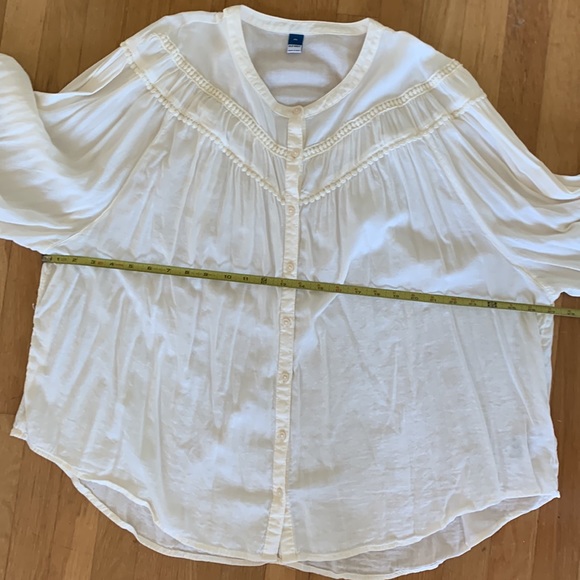 Old Navy blouse - Picture 3 of 8